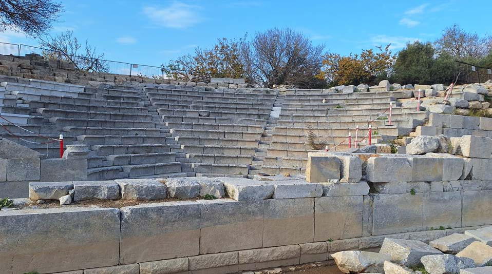 Teos Antik Kenti: Ege'nin Tarih Kokulu Efsanesi